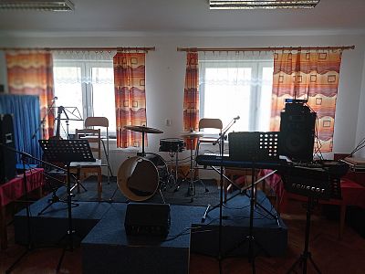 Velikonoční posezení s kapelou Sousedi 2024